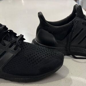 ADIDAS ULTRA BOOST 22 TRIPLE BLACK GX5587 Running Shoes Women’s Size 8